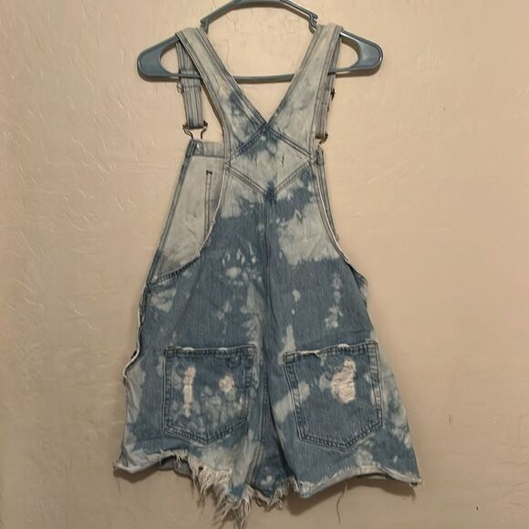Show Me Your Mumu Georgia Tide Wash Blue Distressed Denim Raw Hem Shorta… - Picture 2 of 11